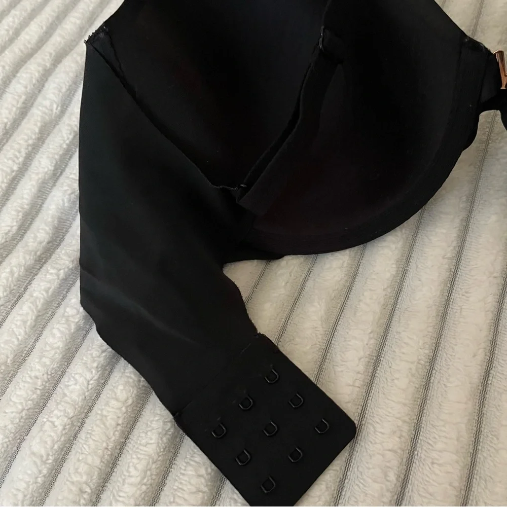 VS Black No Show Bra